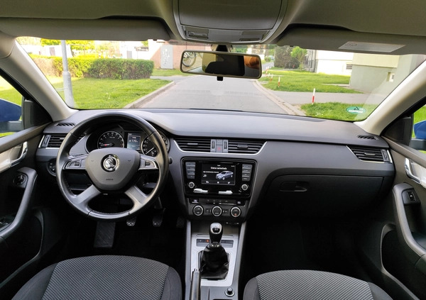 Skoda Octavia cena 33900 przebieg: 207000, rok produkcji 2014 z Szamotuły małe 106